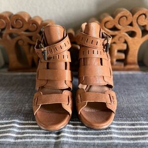 🌟Sorel size 9 buckle heels NEVER WORN🌟